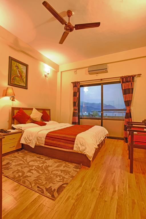 Hotel Lakefront Pokhara Kültér fotó