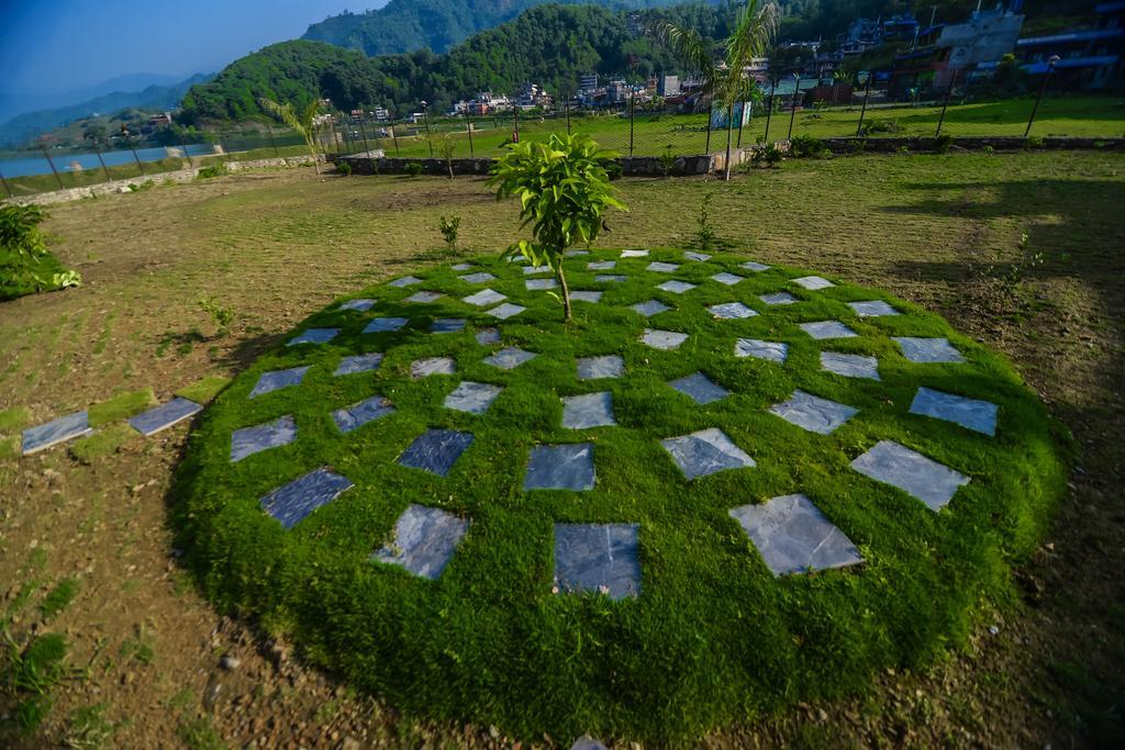 Hotel Lakefront Pokhara Kültér fotó