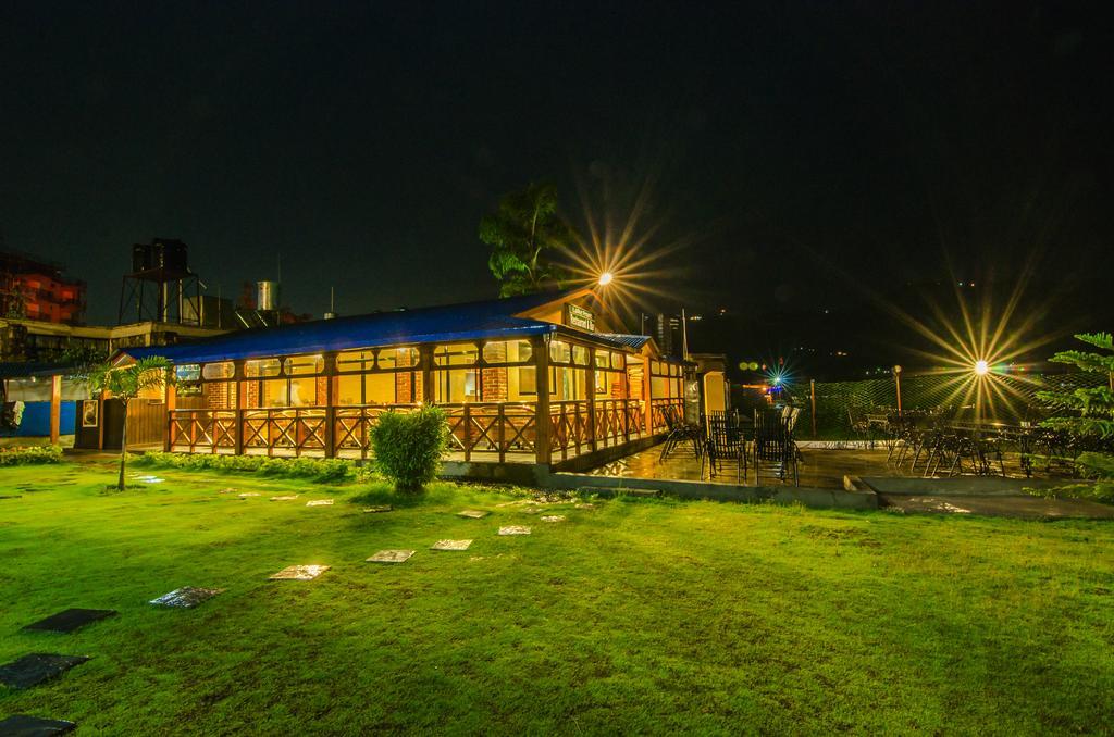 Hotel Lakefront Pokhara Kültér fotó