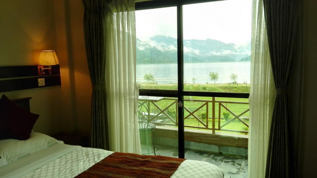 Hotel Lakefront Pokhara Kültér fotó