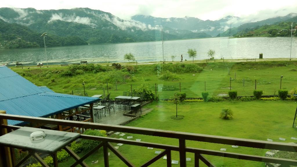 Hotel Lakefront Pokhara Kültér fotó