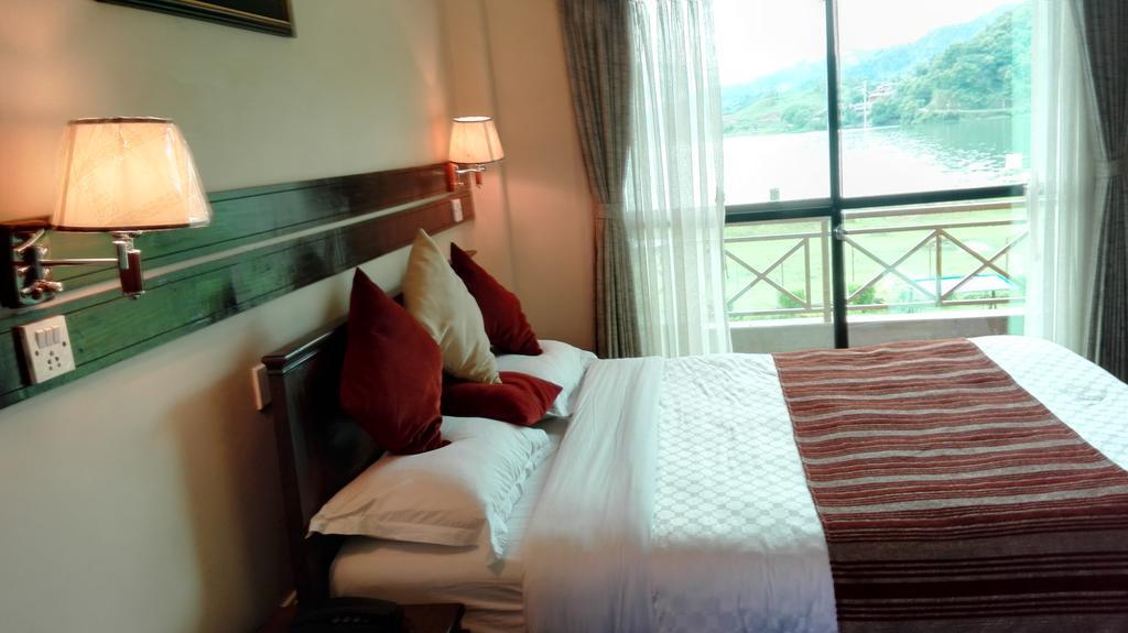 Hotel Lakefront Pokhara Kültér fotó