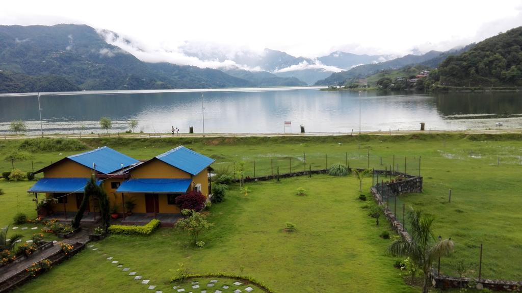 Hotel Lakefront Pokhara Kültér fotó