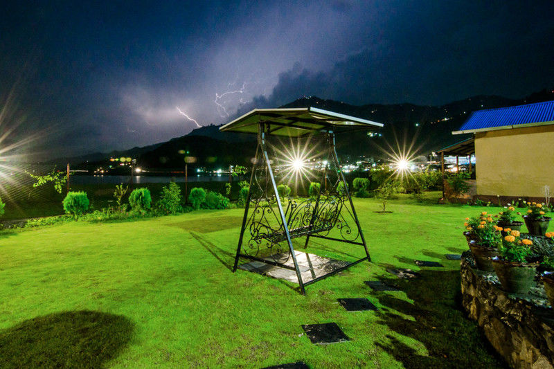 Hotel Lakefront Pokhara Kültér fotó