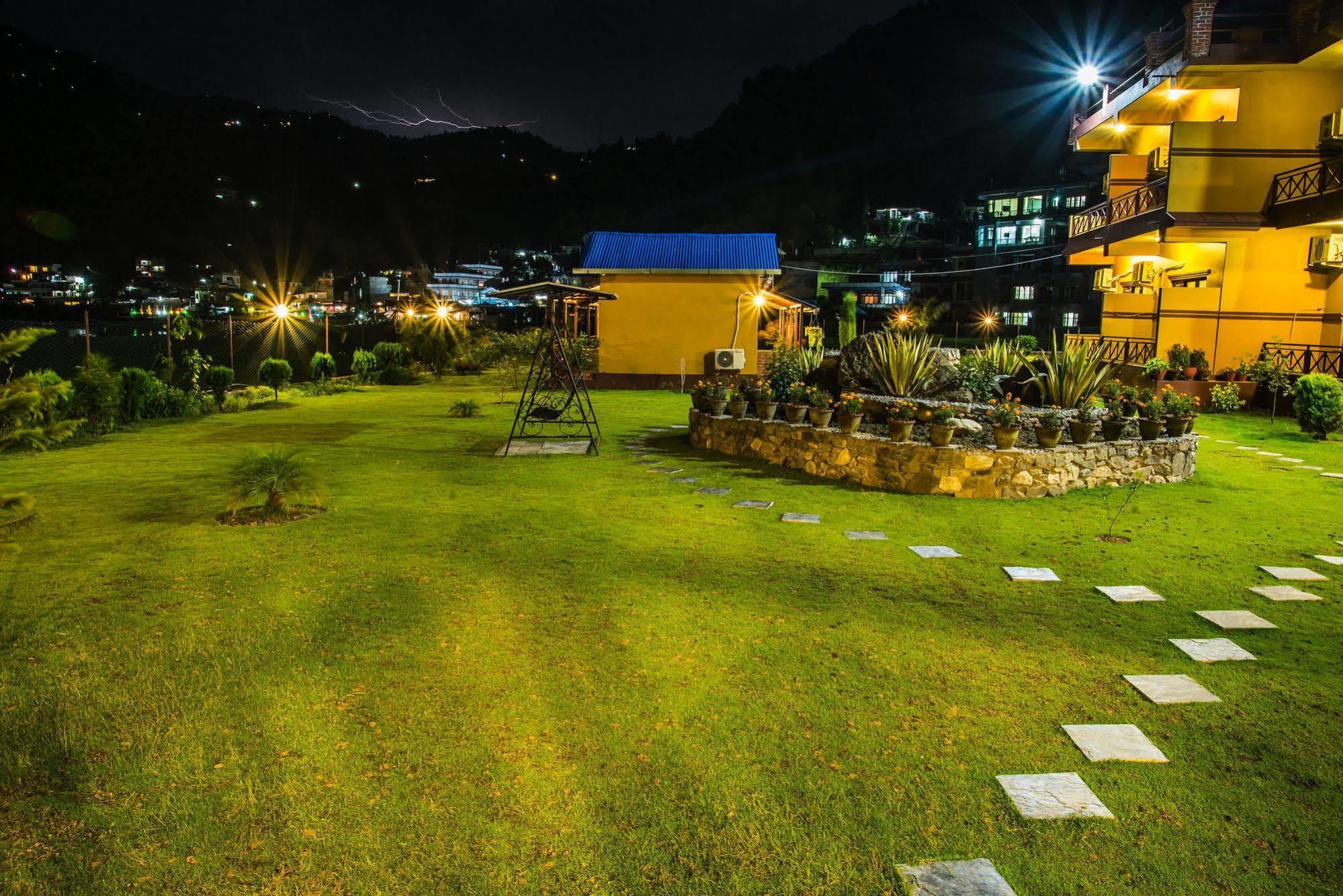 Hotel Lakefront Pokhara Kültér fotó