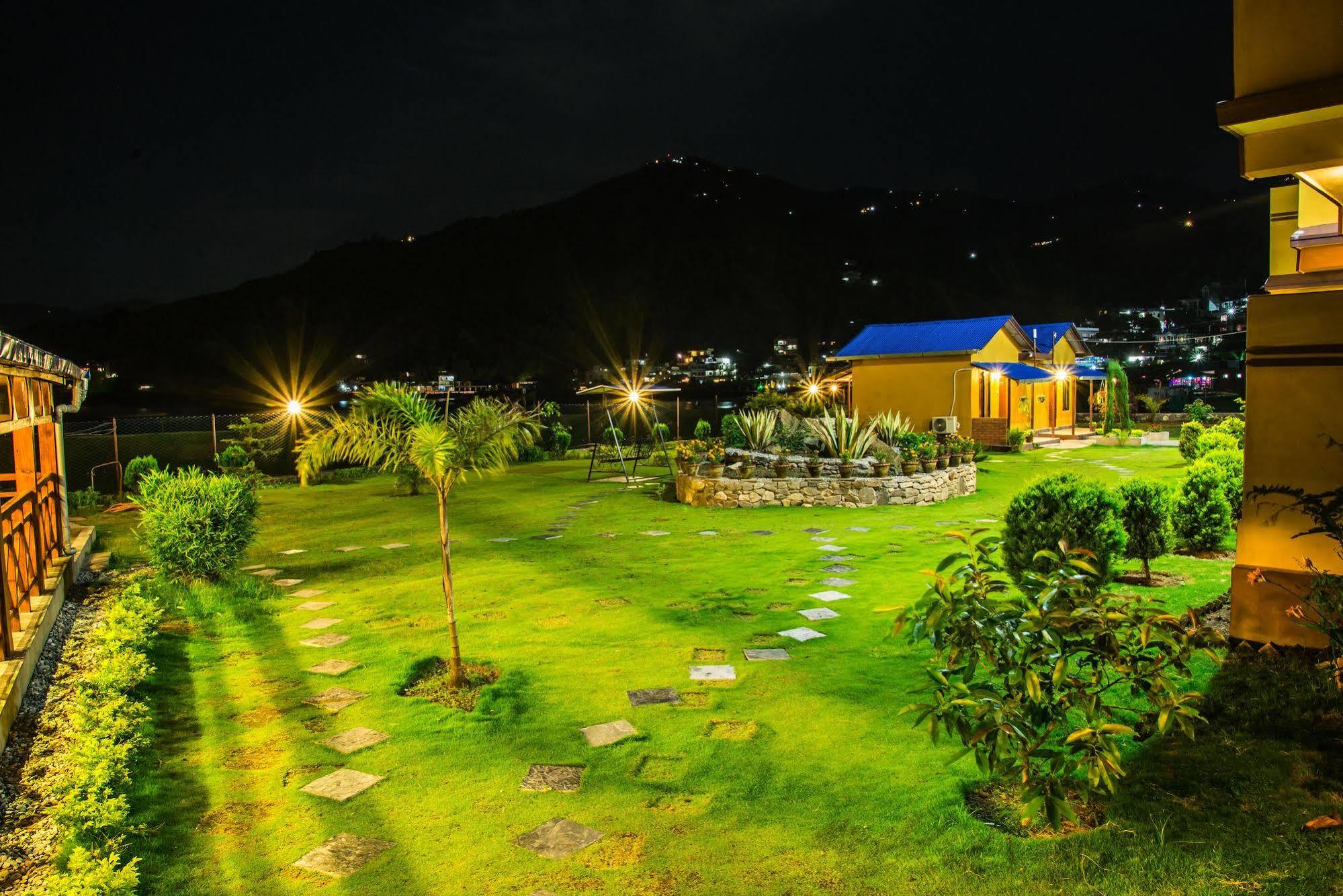 Hotel Lakefront Pokhara Kültér fotó