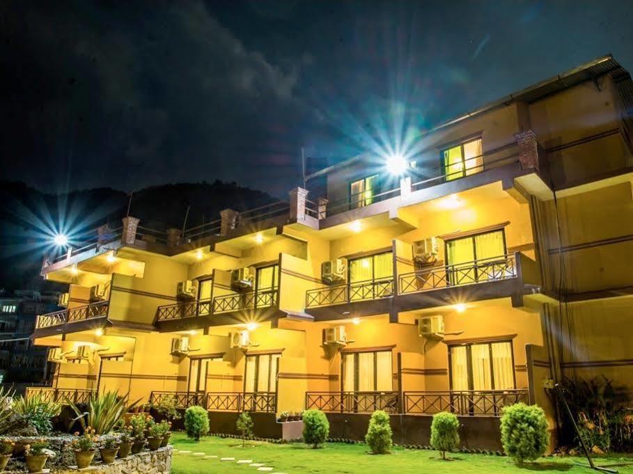 Hotel Lakefront Pokhara Kültér fotó