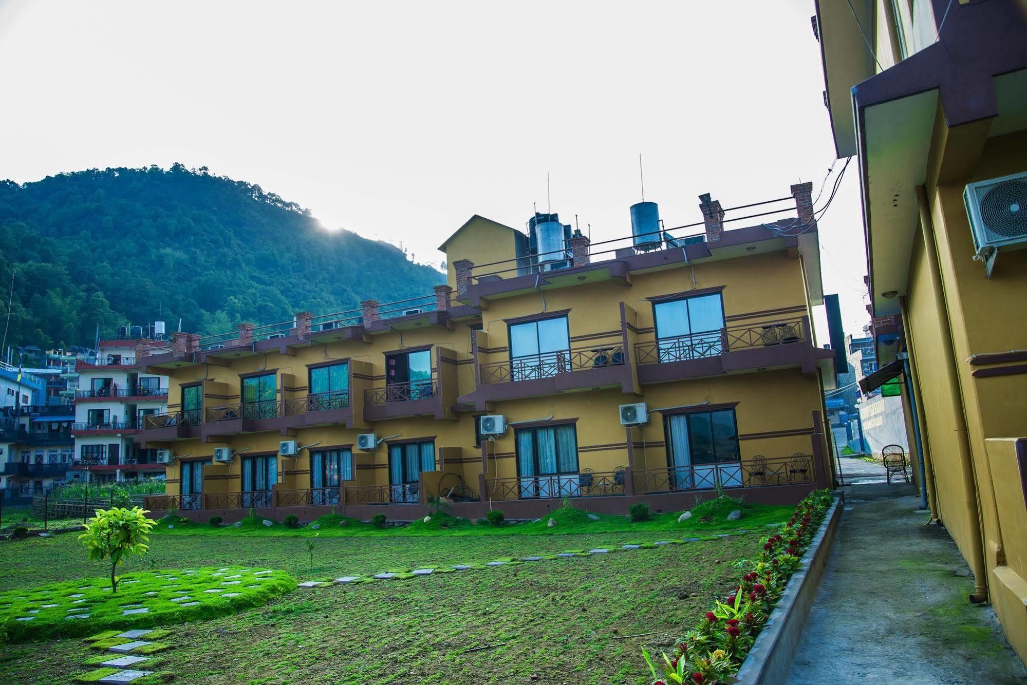 Hotel Lakefront Pokhara Kültér fotó