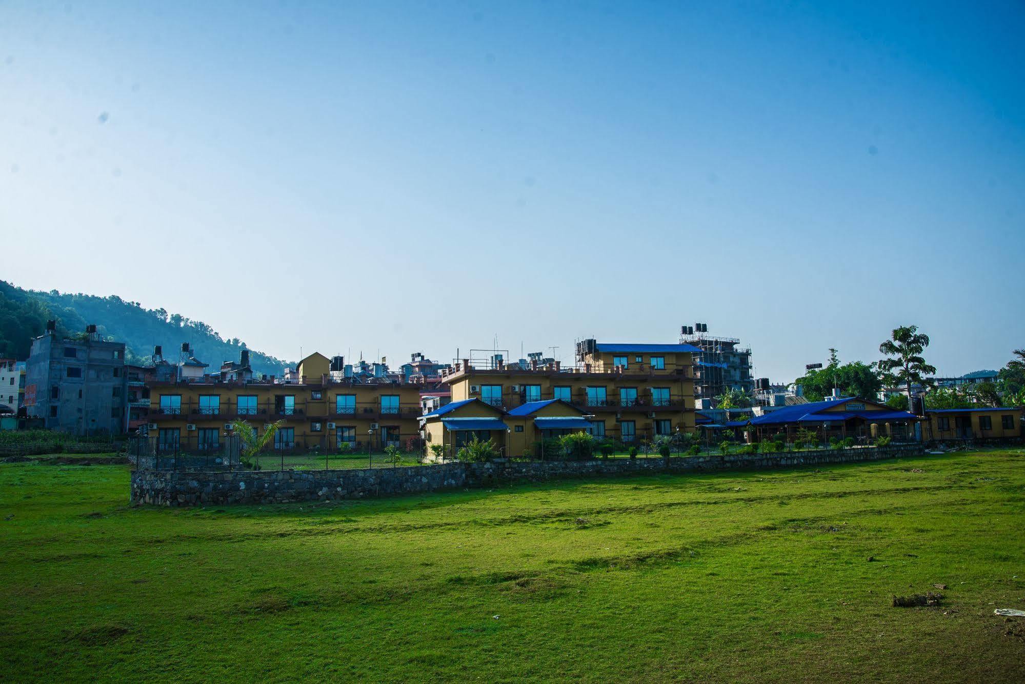 Hotel Lakefront Pokhara Kültér fotó