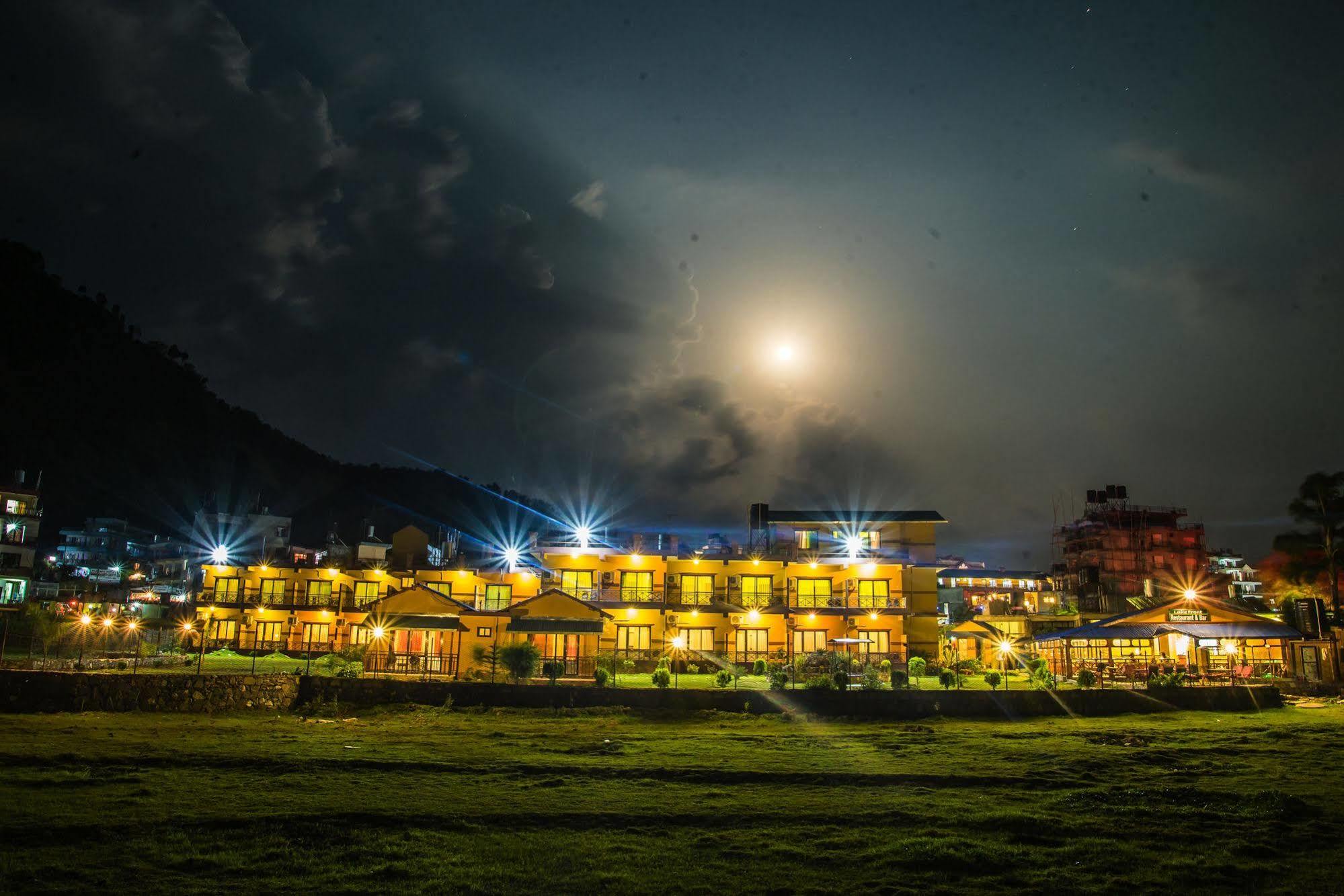 Hotel Lakefront Pokhara Kültér fotó