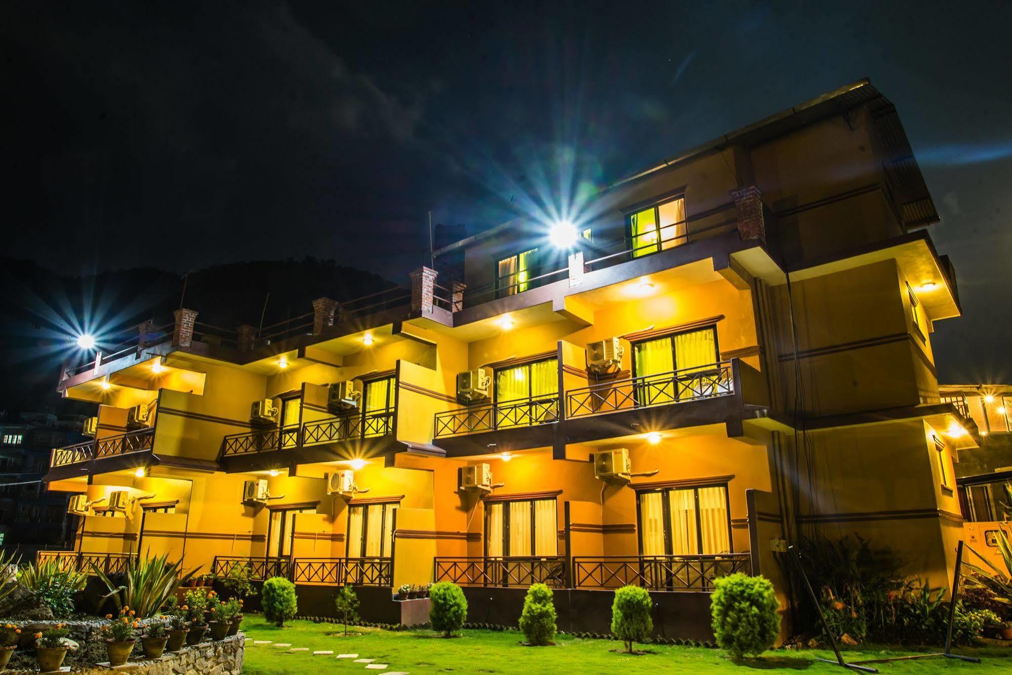 Hotel Lakefront Pokhara Kültér fotó