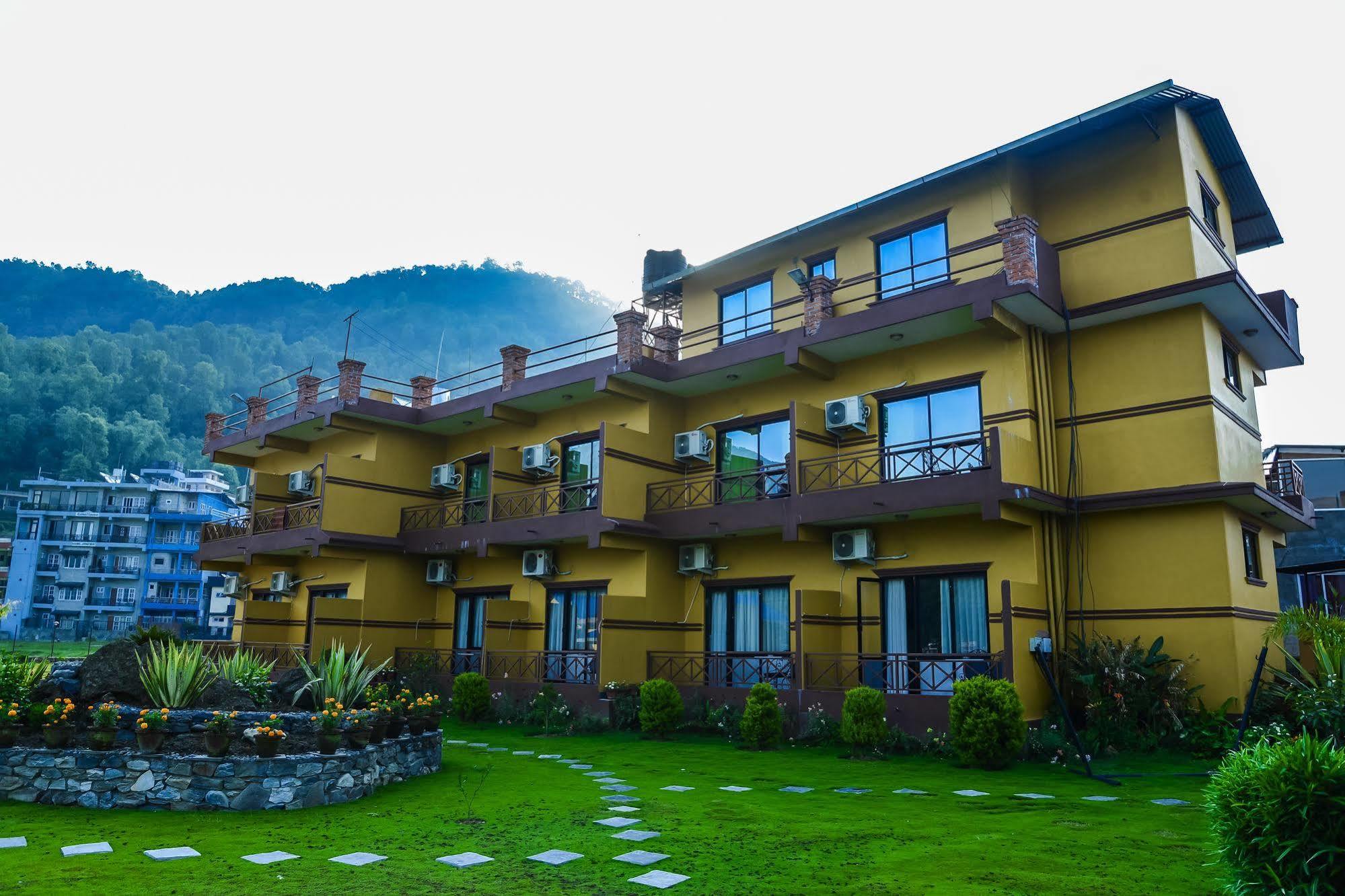 Hotel Lakefront Pokhara Kültér fotó